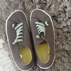 Camper women’s Sneakers in Gray with Light Green Laces